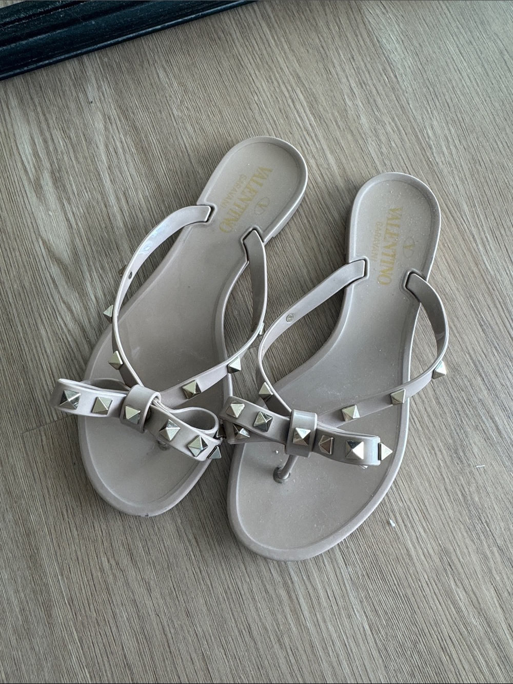 Valentino Rockstud Bow Thong Sandals